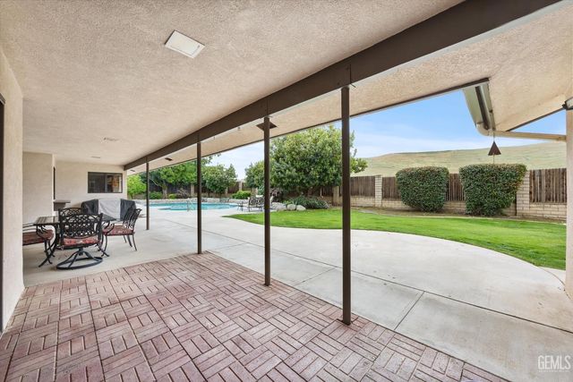 12151 Cattle King Drive, Bakersfield, CA 93306