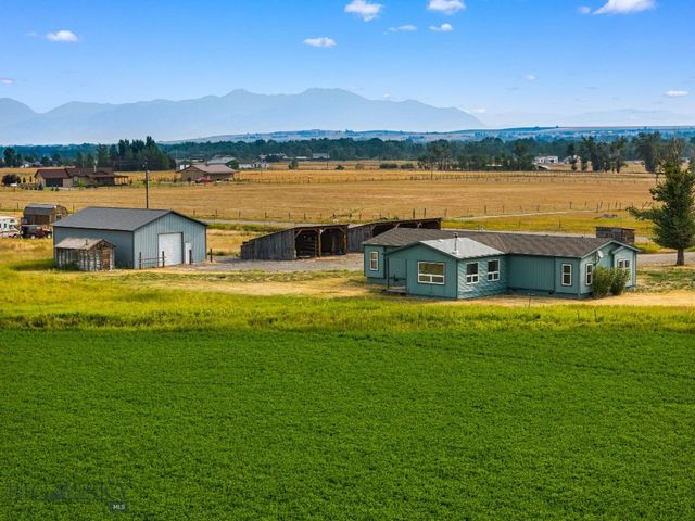 2221 Gateway South Road, Gallatin Gateway, MT 59730