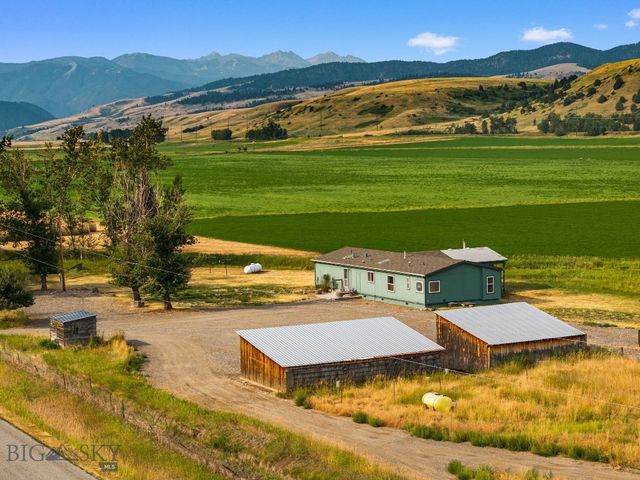 2221 Gateway South Road, Gallatin Gateway, MT 59730