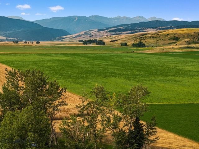 2221 Gateway South Road, Gallatin Gateway, MT 59730