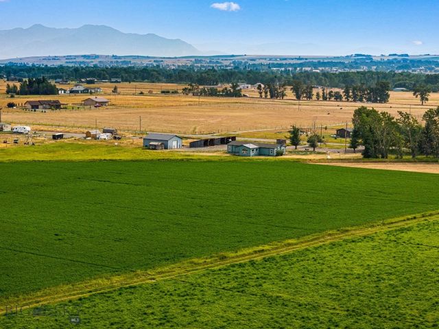 2221 Gateway South Road, Gallatin Gateway, MT 59730