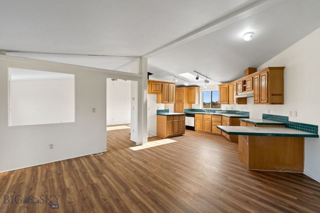 2221 Gateway South Road, Gallatin Gateway, MT 59730