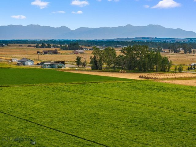 2221 Gateway South Road, Gallatin Gateway, MT 59730