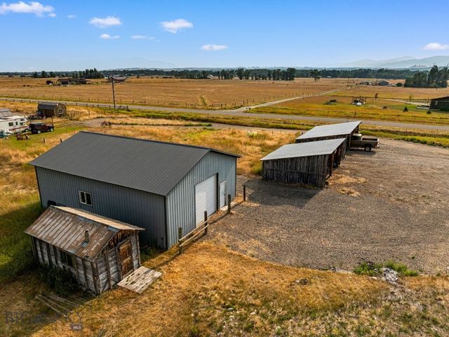 2221 Gateway South Road, Gallatin Gateway, MT 59730