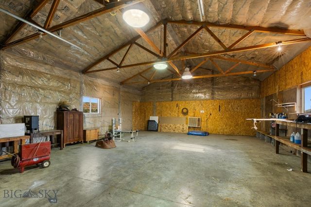 2221 Gateway South Road, Gallatin Gateway, MT 59730