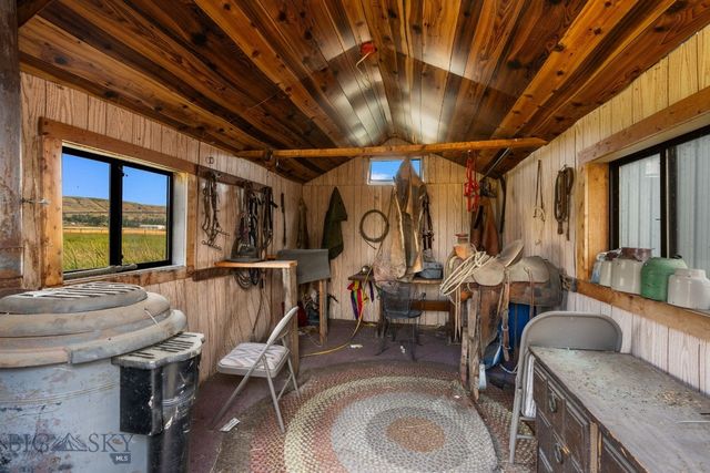 2221 Gateway South Road, Gallatin Gateway, MT 59730