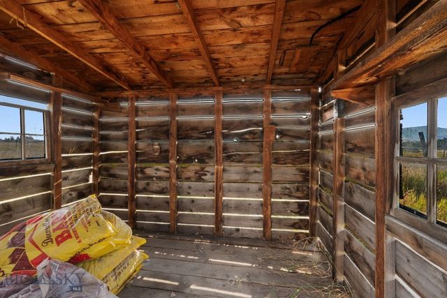 2221 Gateway South Road, Gallatin Gateway, MT 59730