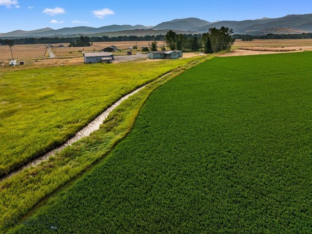 2221 Gateway South Road, Gallatin Gateway, MT 59730