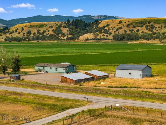 2221 Gateway South Road, Gallatin Gateway, MT 59730