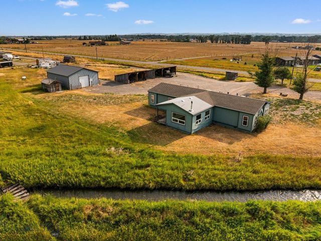 2221 Gateway South Road, Gallatin Gateway, MT 59730