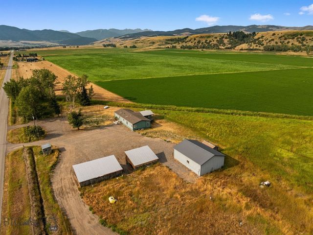 2221 Gateway South Road, Gallatin Gateway, MT 59730