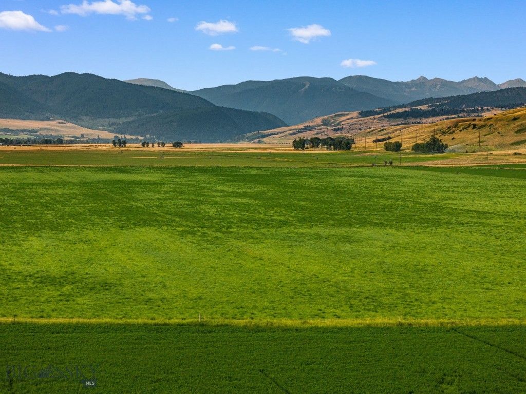 2221 Gateway South Road, Gallatin Gateway, MT 59730