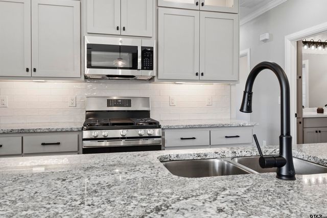 2080 County Road 1612, Alba, TX 75410