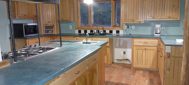 28 Danbury Lane, Elkland, MO 65644