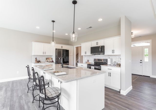1033 Triple Crown Drive, Evansville, IN 47725