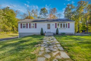 260 Wolcott Ave, West Springfield, MA 01089