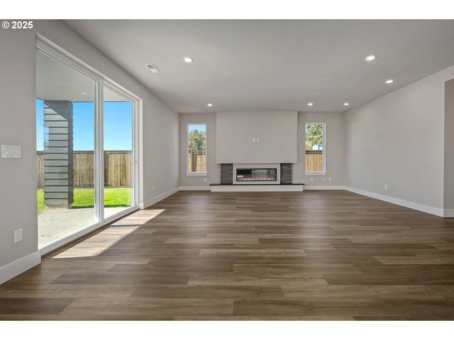 7033 Sw BRISBAND St, Wilsonville, OR 97070