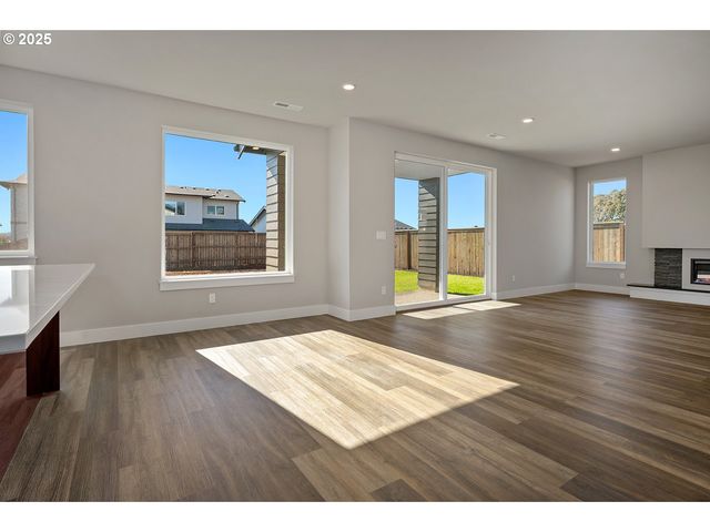 7033 Sw BRISBAND St, Wilsonville, OR 97070