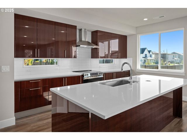 7033 Sw BRISBAND St, Wilsonville, OR 97070