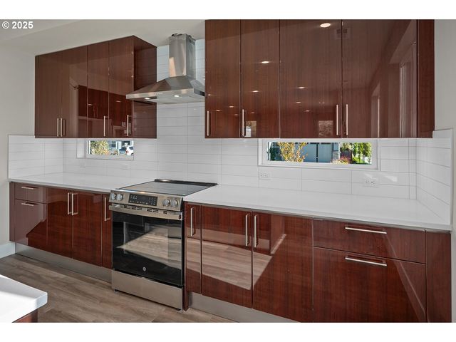 7033 Sw BRISBAND St, Wilsonville, OR 97070