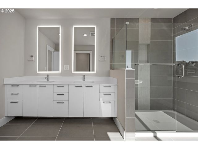 7033 Sw BRISBAND St, Wilsonville, OR 97070