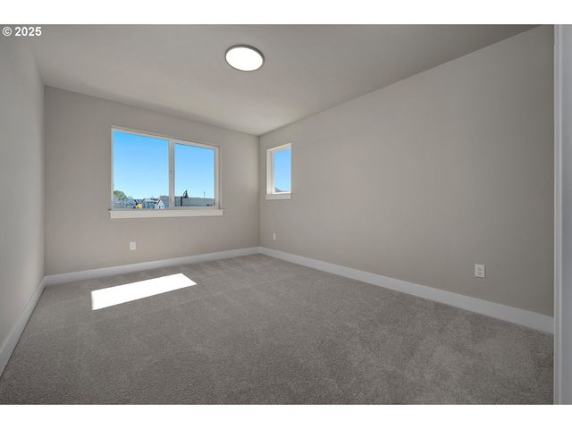 7033 Sw BRISBAND St, Wilsonville, OR 97070