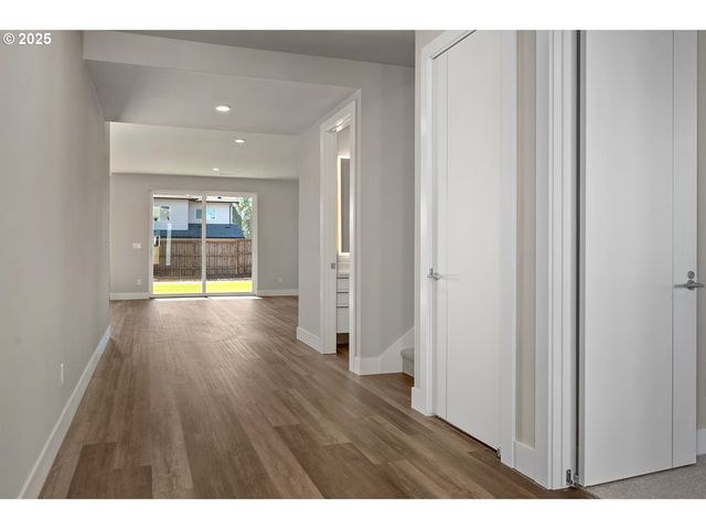 7033 Sw BRISBAND St, Wilsonville, OR 97070