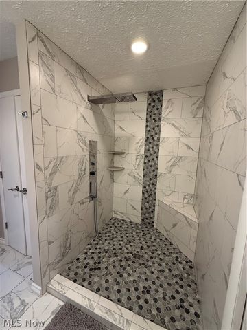 33009 Woodhaven Circle, North Ridgeville, OH 44039