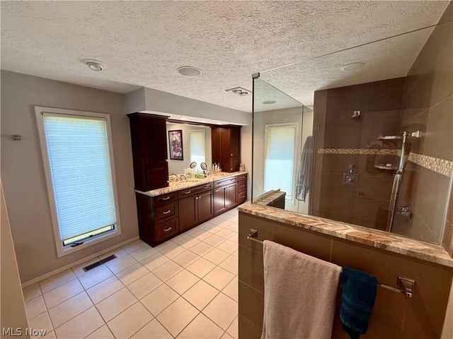 33009 Woodhaven Circle, North Ridgeville, OH 44039