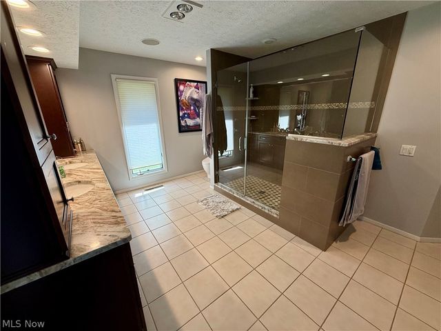 33009 Woodhaven Circle, North Ridgeville, OH 44039