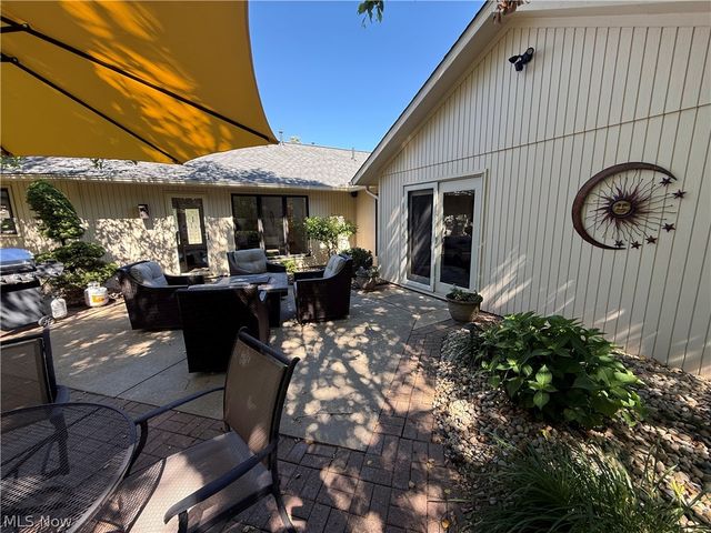33009 Woodhaven Circle, North Ridgeville, OH 44039