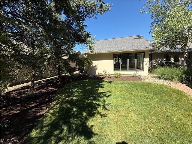 33009 Woodhaven Circle, North Ridgeville, OH 44039