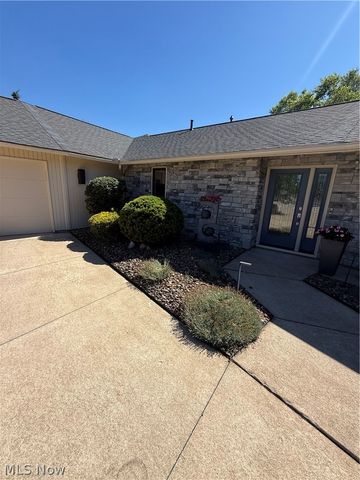 33009 Woodhaven Circle, North Ridgeville, OH 44039