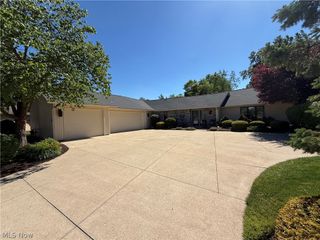 33009 Woodhaven Circle, North Ridgeville, OH 44039