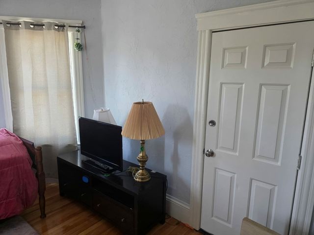 4 Rockdale St, Worcester, MA 01606