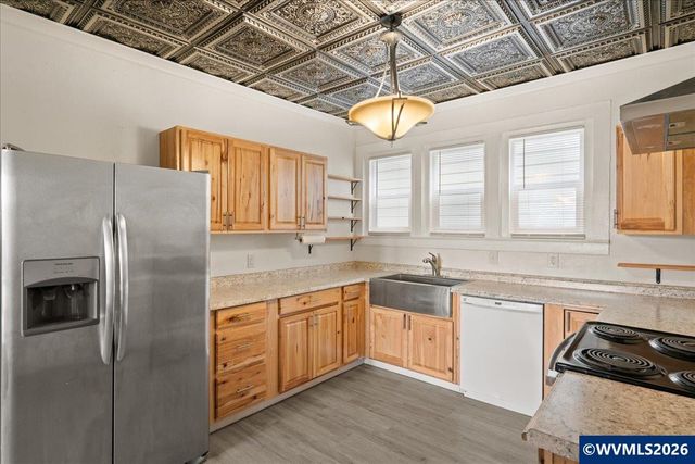 1280 4th St NE, Salem, OR 97301