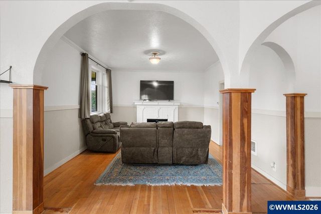 1280 4th St NE, Salem, OR 97301