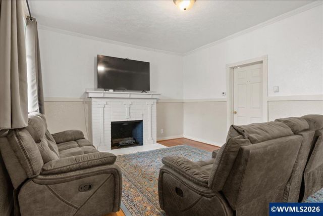 1280 4th St NE, Salem, OR 97301