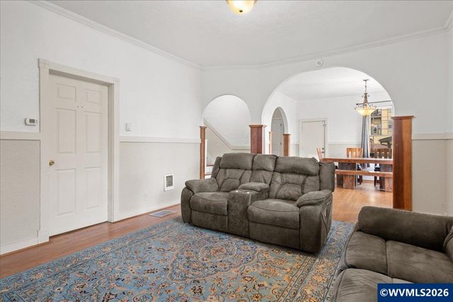 1280 4th St NE, Salem, OR 97301