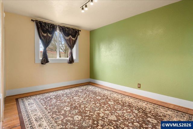 1280 4th St NE, Salem, OR 97301