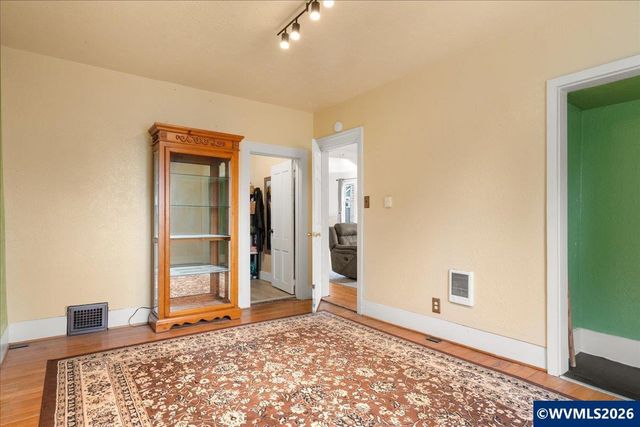 1280 4th St NE, Salem, OR 97301