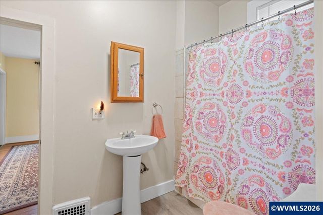 1280 4th St NE, Salem, OR 97301