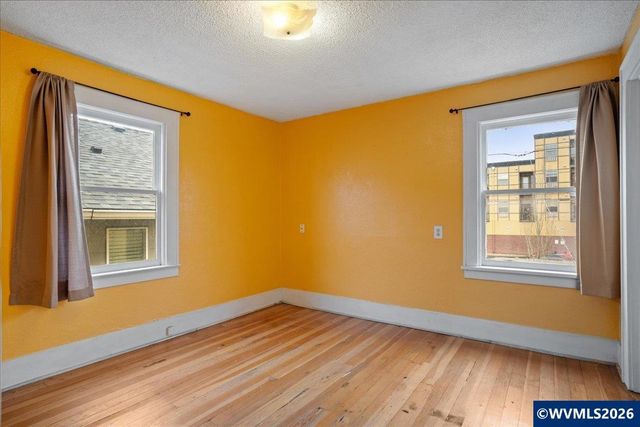 1280 4th St NE, Salem, OR 97301