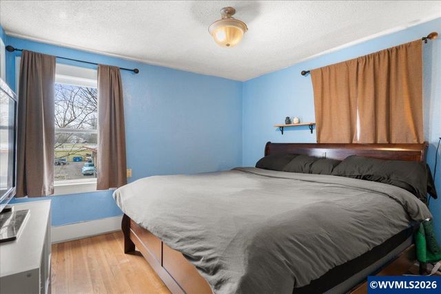 1280 4th St NE, Salem, OR 97301