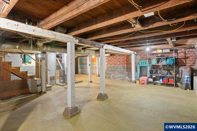 1280 4th St NE, Salem, OR 97301