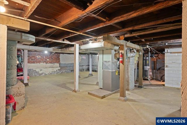 1280 4th St NE, Salem, OR 97301