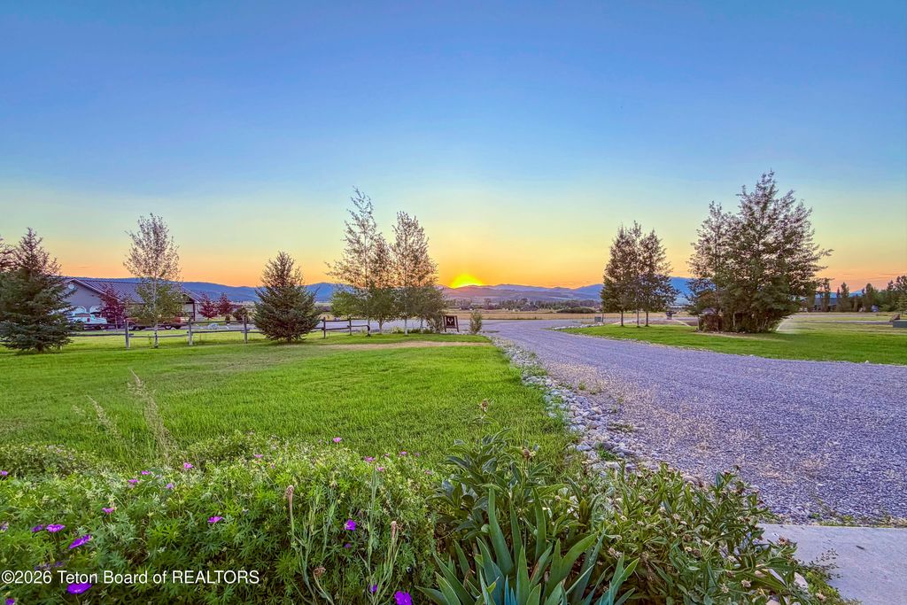 247 FREEDOM Lane, Etna, WY 83118 photo 2