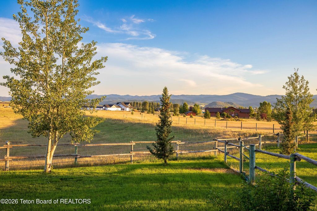247 FREEDOM Lane, Etna, WY 83118 photo 5