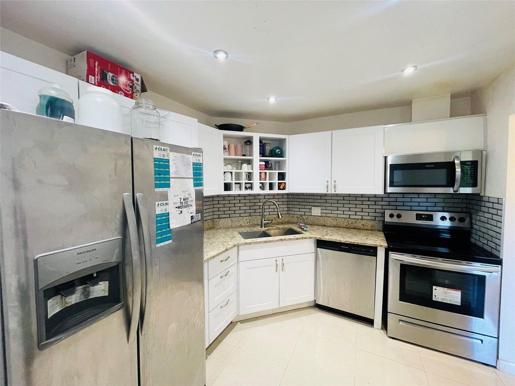 6300 S Falls Circle Dr 412, Lauderhill, FL 33319