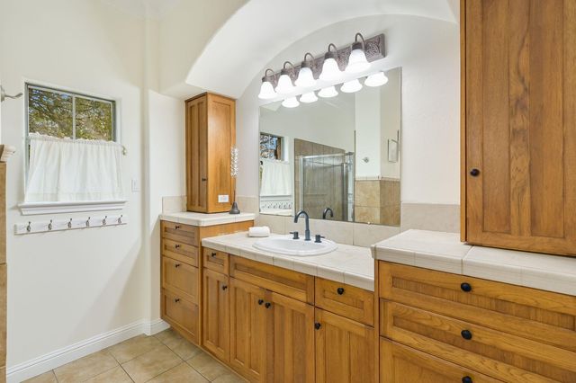 136 Sam Houston DR, Bastrop, TX 78602